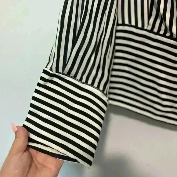Alice and Olivia Alba Cross Front Womens Blouse Size S Striped Long Sleeve - Picture 6 of 7